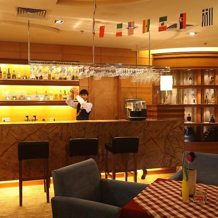 Ramada Plaza Guangzhou Hotell Exteriör bild