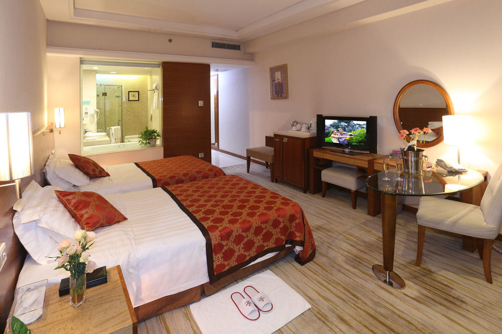 Ramada Plaza Guangzhou Hotell Exteriör bild
