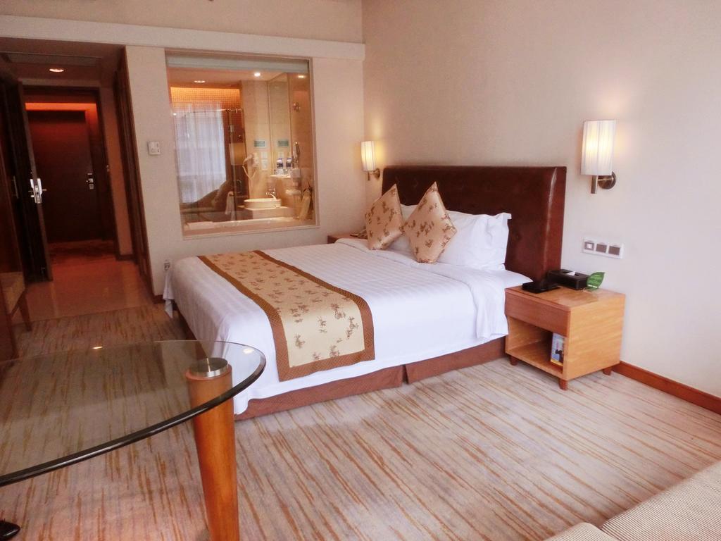Ramada Plaza Guangzhou Hotell Rum bild