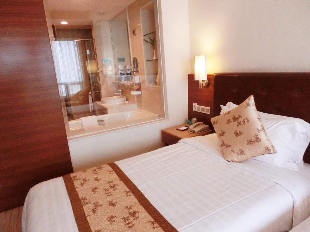 Ramada Plaza Guangzhou Hotell Rum bild