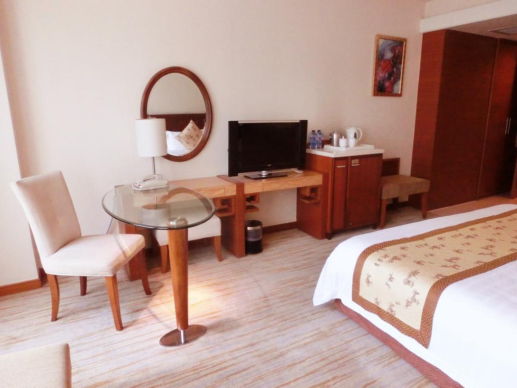 Ramada Plaza Guangzhou Hotell Rum bild