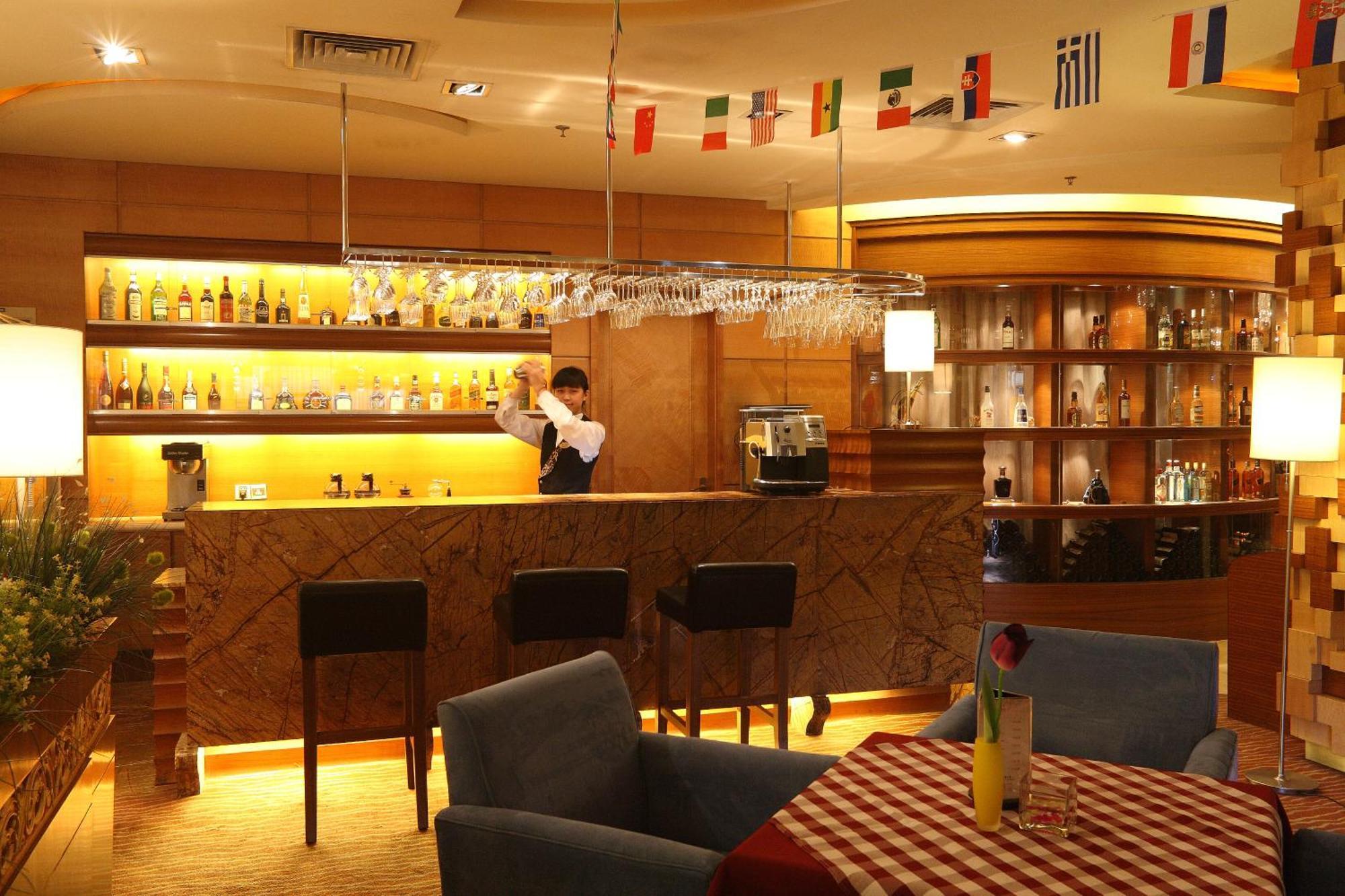 Ramada Plaza Guangzhou Hotell Exteriör bild