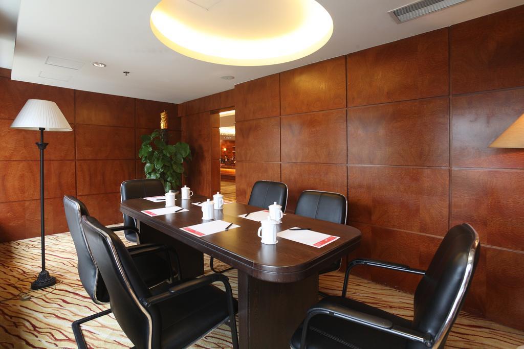 Ramada Plaza Guangzhou Hotell Exteriör bild